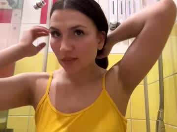 Sweetliaa Chaturbate stream image from April 17, 2026