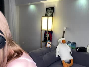 Mirakissss Chaturbate stream image from April 17, 2026