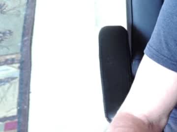 Chux1563 Chaturbate stream image from April 17, 2026