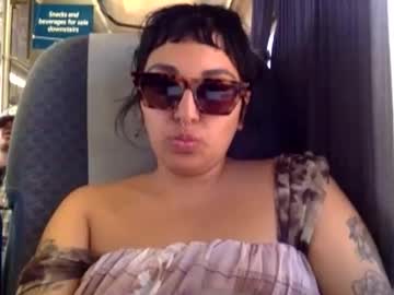 Polymamii Chaturbate stream image from April 17, 2026