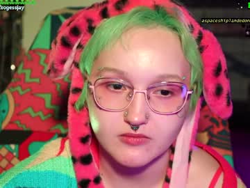 Frogessjay Chaturbate stream image from April 17, 2026