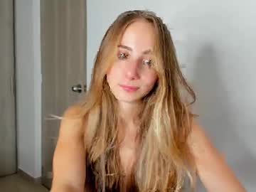 Oliviaprada1 Chaturbate stream image from April 17, 2026