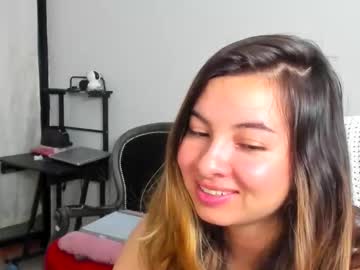 Laracat18 Chaturbate stream image from April 18, 2026