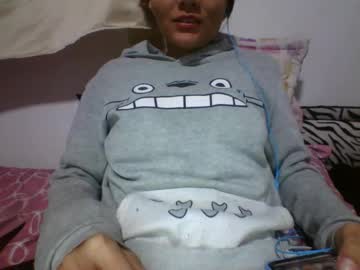 Luxi_111 Chaturbate stream image from April 18, 2026
