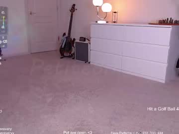 Petitebrat Chaturbate stream image from April 18, 2026
