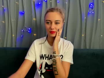 Juliastar41 Chaturbate stream image from April 18, 2026