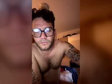 Justme697977 Chaturbate stream image from April 18, 2026