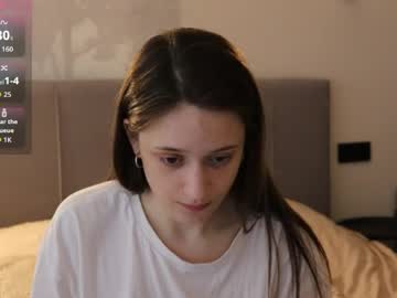Ellyellow Chaturbate stream image from April 18, 2026