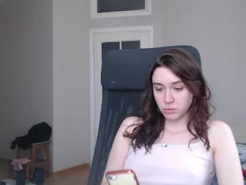 Amoremeoww Chaturbate stream image from April 18, 2026