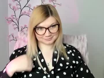 Molly_Moree Chaturbate stream image from April 18, 2026