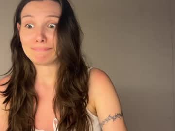 Ameliahenderson Chaturbate stream image from April 18, 2026