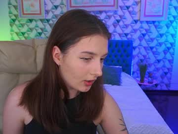 Vikviklove Chaturbate stream image from April 18, 2026