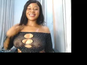Chocox_Petitqueen Chaturbate stream image from April 18, 2026