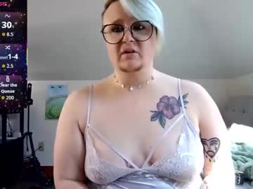 Queerlyjaz Chaturbate stream image from April 18, 2026