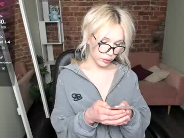 Kristydollx Chaturbate stream image from April 18, 2026