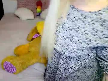 Sugarkissx Chaturbate stream image from April 18, 2026