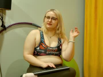 Lioraardyn Chaturbate stream image from April 19, 2026