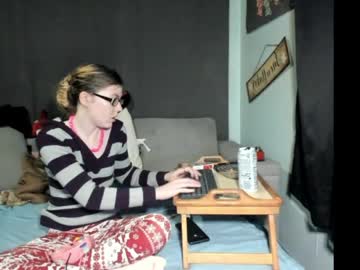 Roxihazeleyes Chaturbate stream image from April 19, 2026