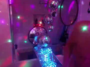 Geezwiz Chaturbate stream image from April 19, 2026