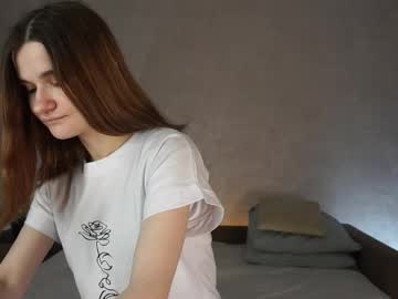 Raelenesondag Chaturbate stream image from April 19, 2026