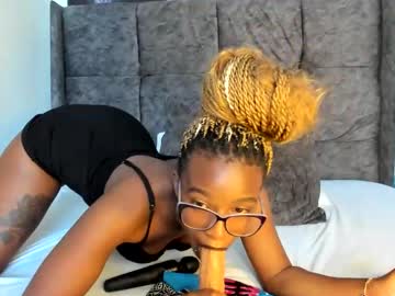 Bella_Thequeen Chaturbate stream image from April 19, 2026