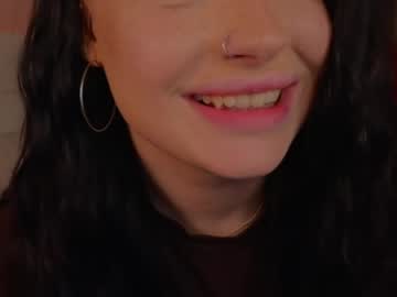 Lisaaaliss Chaturbate stream image from April 19, 2026