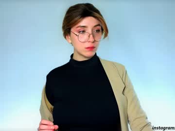 Litlle_Flowers Chaturbate stream image from April 19, 2026