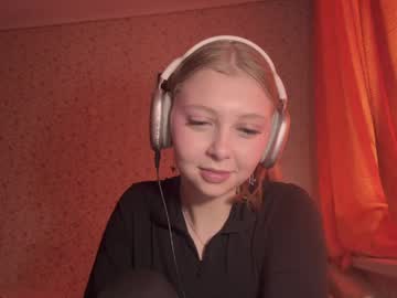 Keeleyperugini Chaturbate stream image from April 19, 2026