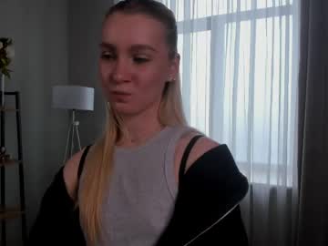 Meganhenns Chaturbate stream image from April 19, 2026