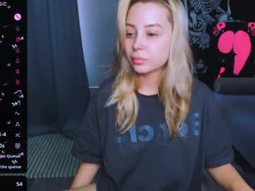 Monalauu Chaturbate stream image from April 19, 2026