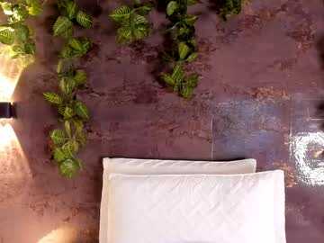 Emiily_Smile Chaturbate stream image from April 19, 2026
