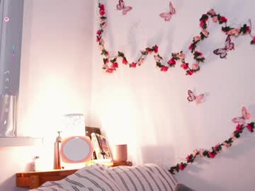 Yooogirlx Chaturbate stream image from April 19, 2026
