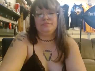 Zawmbiemoonz Chaturbate stream image from April 19, 2026