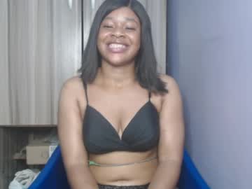 Chocox_Petitqueen Chaturbate stream image from April 19, 2026