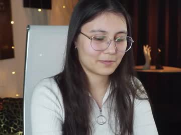 Elisonavergarden Chaturbate stream image from April 19, 2026