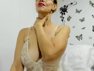 Jenniferloveyou Chaturbate stream image from April 19, 2026