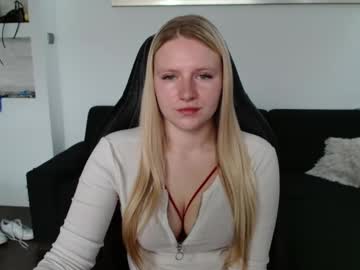 Arianaluxe Chaturbate stream image from April 20, 2026