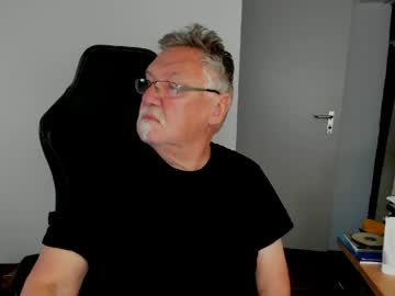 Sharlots_Pet Chaturbate stream image from April 20, 2026