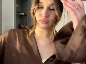 Tawnaentsminger Chaturbate stream image from April 20, 2026