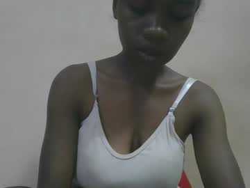 Flora48230522373 Chaturbate stream image from April 20, 2026