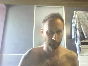 Allmic Chaturbate stream image from April 20, 2026