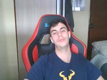 Aaronlavine Chaturbate stream image from April 20, 2026