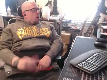 Momer85 Chaturbate stream image from April 20, 2026