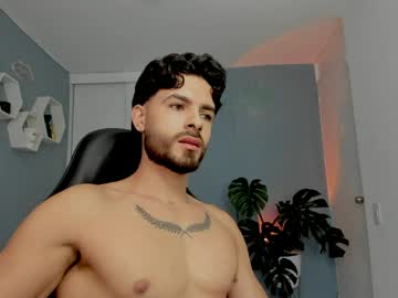 Maxtowers Chaturbate stream image from April 20, 2026