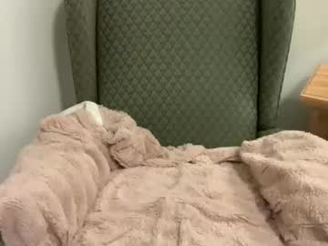 Yourlittleslut243908 stream image from April 21, 2026