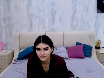 Holly_Beck Chaturbate stream image from April 21, 2026