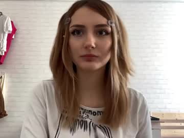 Michellfallert Chaturbate stream image from April 21, 2026