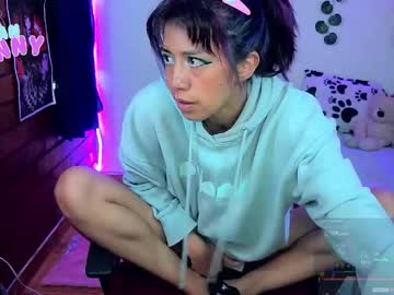Roxanbunny Chaturbate stream image from April 21, 2026