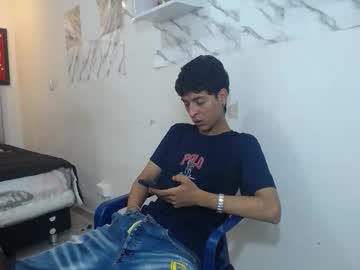 Andrescoll25 Chaturbate stream image from April 21, 2026