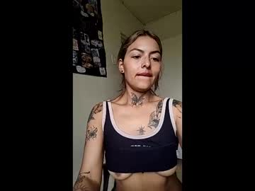 Evafuckas Chaturbate stream image from April 21, 2026